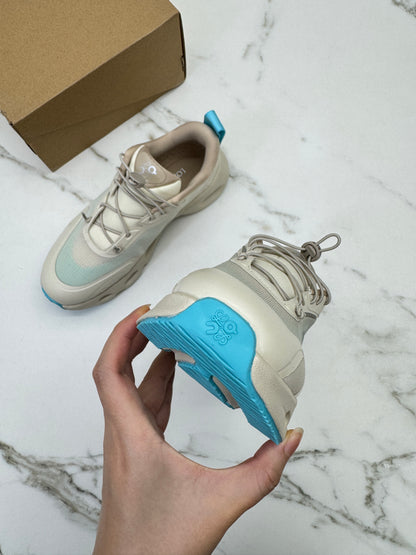 LOEWE X ON 8.0 淺米拼天藍色