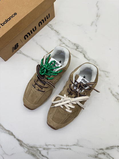 MIU MIU X NB 530 卡其淺棕色運動鞋