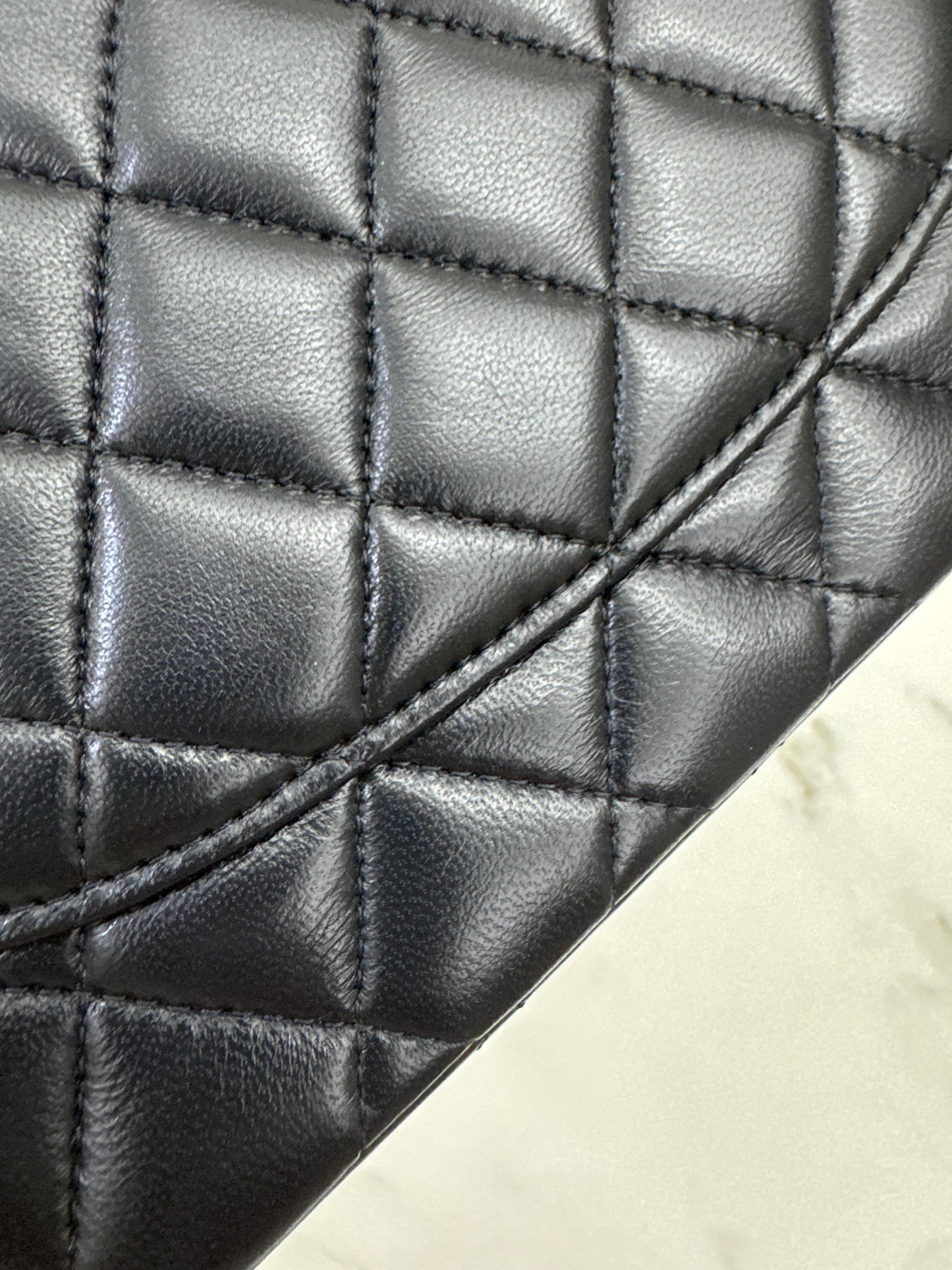 CHANEL CF25 Medium 黑金羊