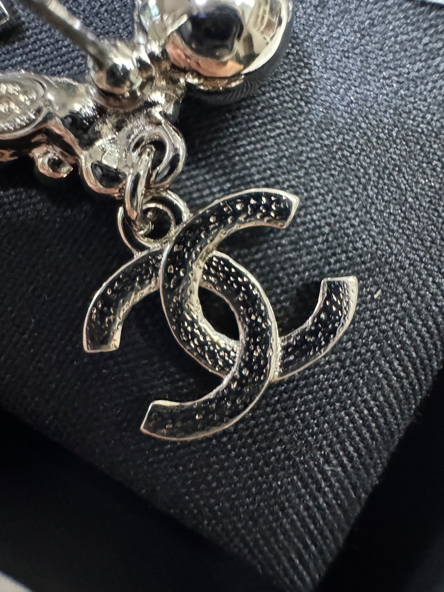 CHANEL 21V 珍珠水鑽耳環