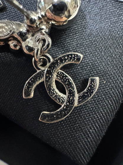 CHANEL 21V 珍珠水鑽耳環