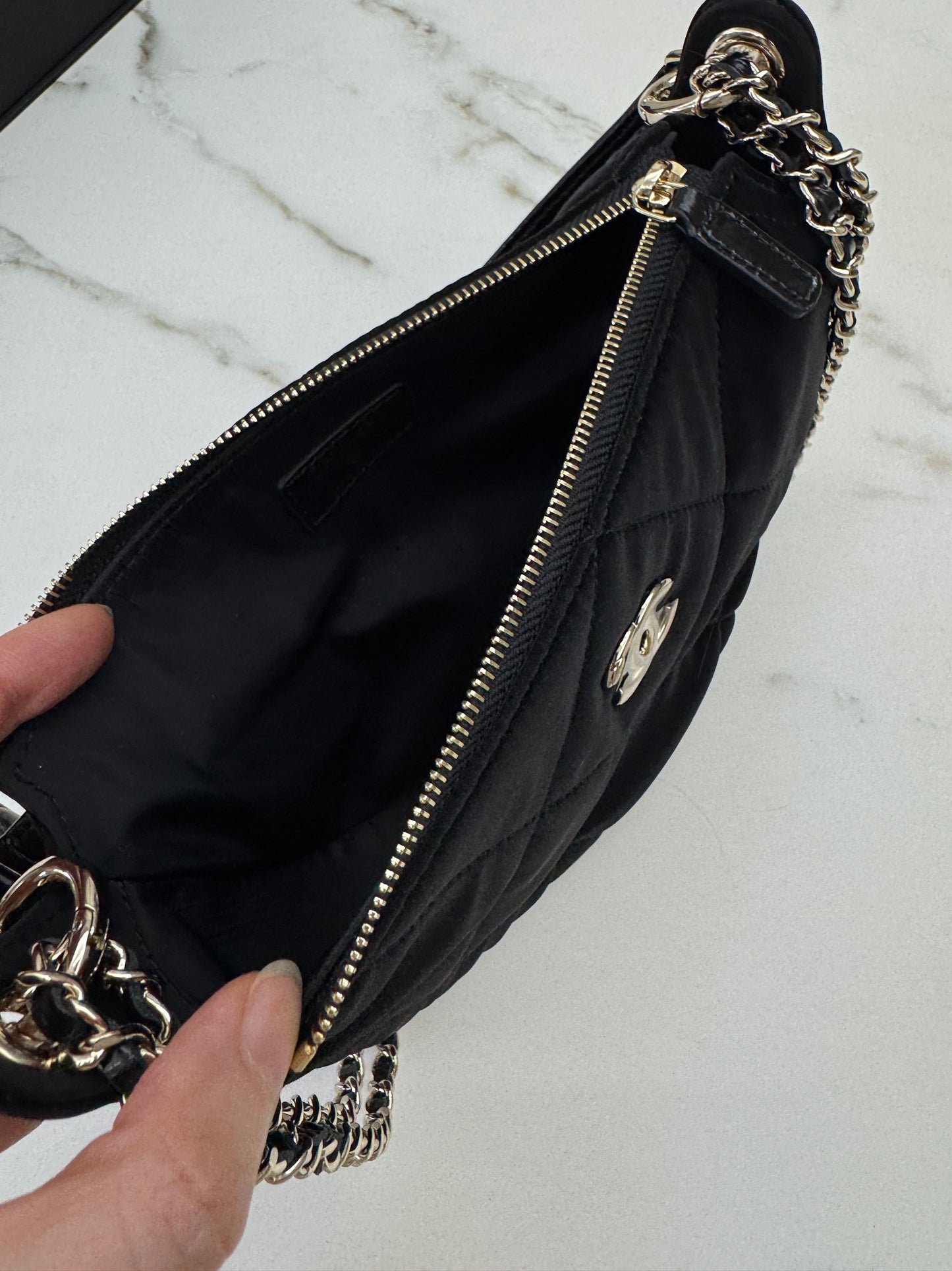 CHANEL 25N Coco Neige 滑雪系列 絲絨尼龍 半月Hobo