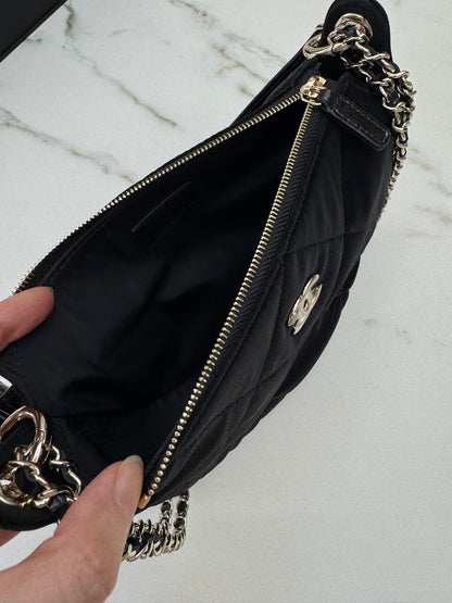 CHANEL 25N Coco Neige 滑雪系列 絲絨尼龍 半月Hobo