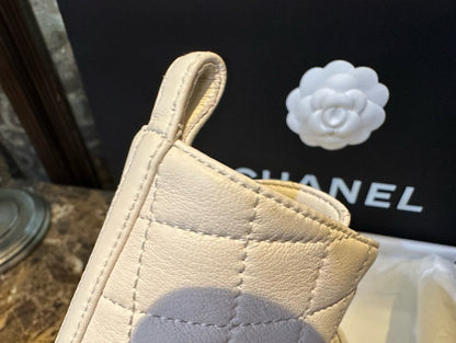 CHANEL 羊皮 菱格字母機車靴 黑白 23a￼