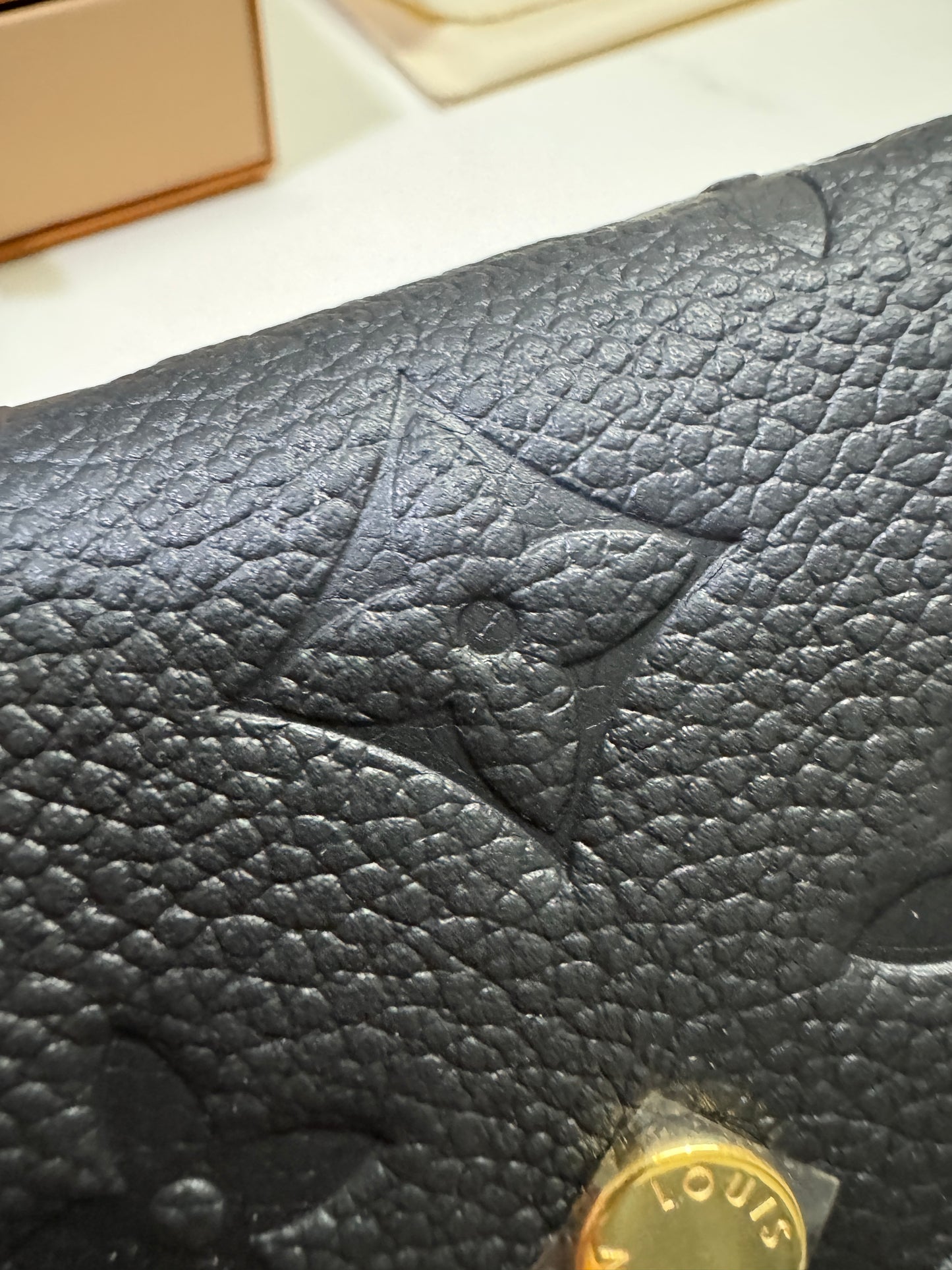 LV Rosalie 黑色全皮壓花零錢包