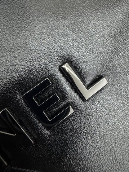 CHANEL 22Bag So Black Small