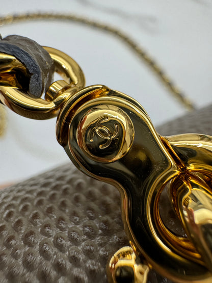 CHANEL 26A 蜥蜴壓紋 灰色Clutch