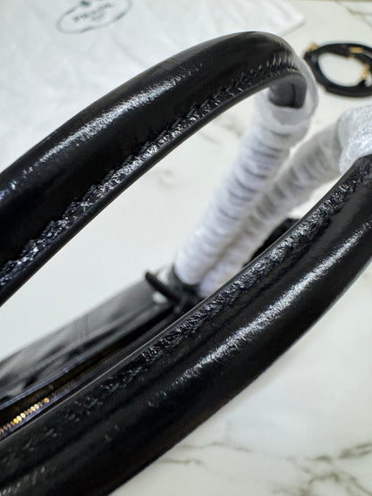 PRADA Soft Lux 中號 黑色