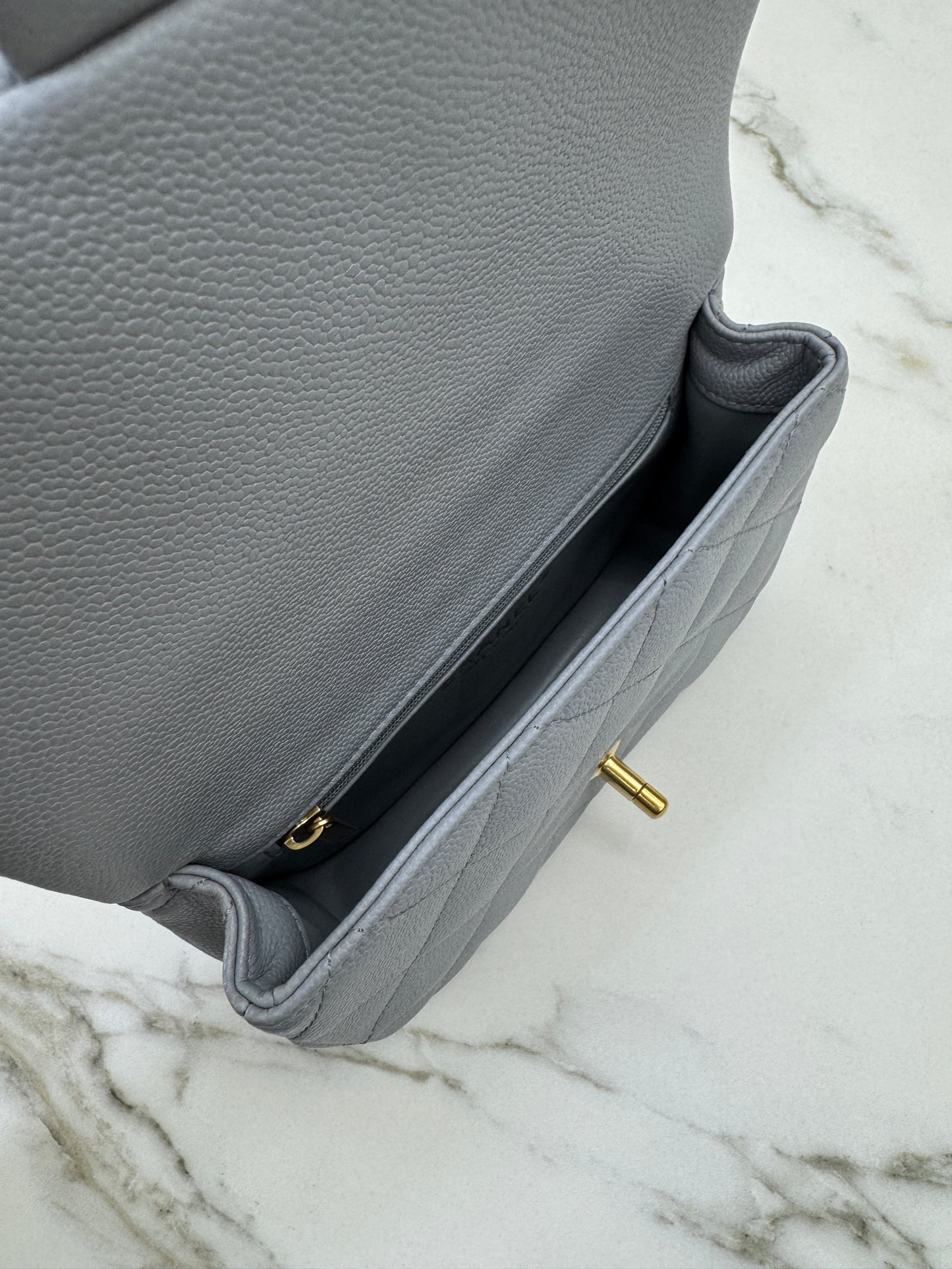 CHANEL 愛心金球 灰色 Mini Flap Bag 20cm