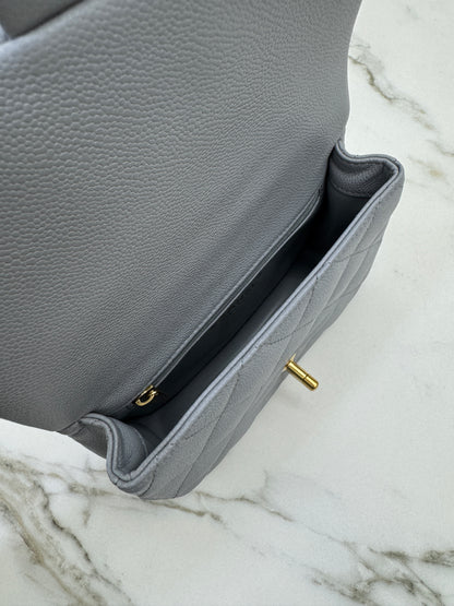 CHANEL 愛心金球 灰色 Mini Flap Bag 20cm