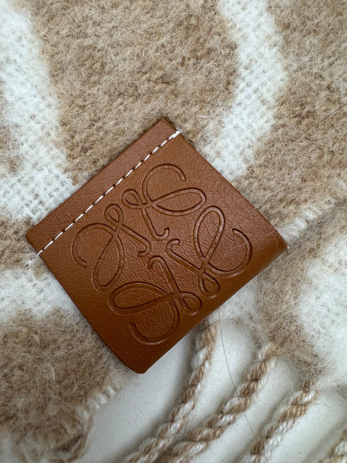 LOEWE 羊駝毛雙面Scarf 奶茶色