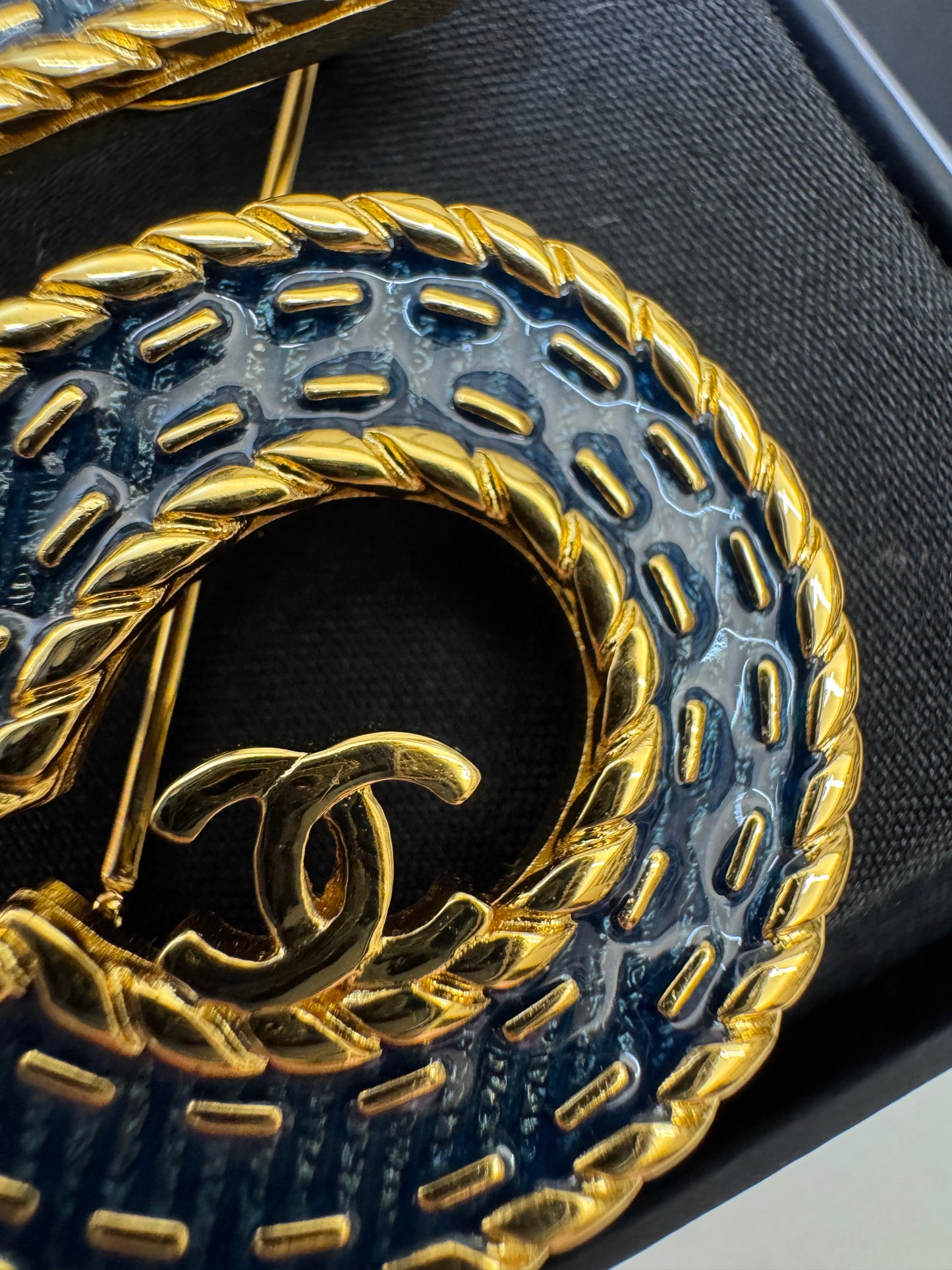 CHANEL 牛仔5號 胸針