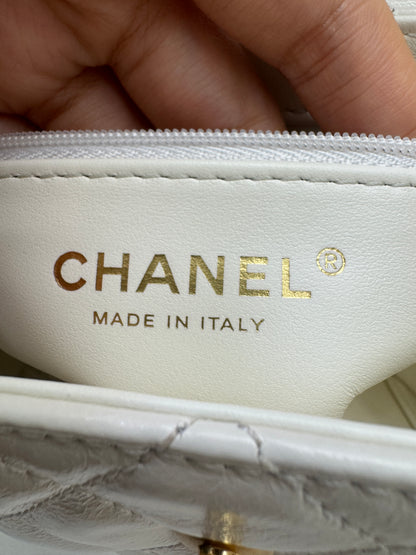 CHANEL Kelly 白色皺紋光面牛皮