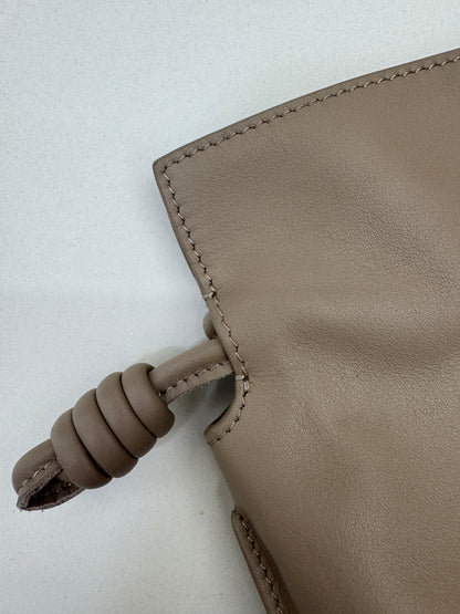 LOEWE Mini Flamenco Purse 沙色 Sand【另加胸針和甜甜圈鏈條】