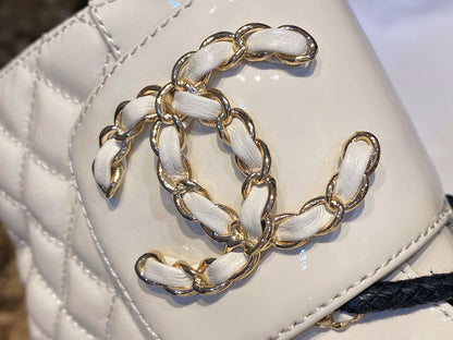 CHANEL 亮面皺牛皮 菱格馬丁靴 黑白色