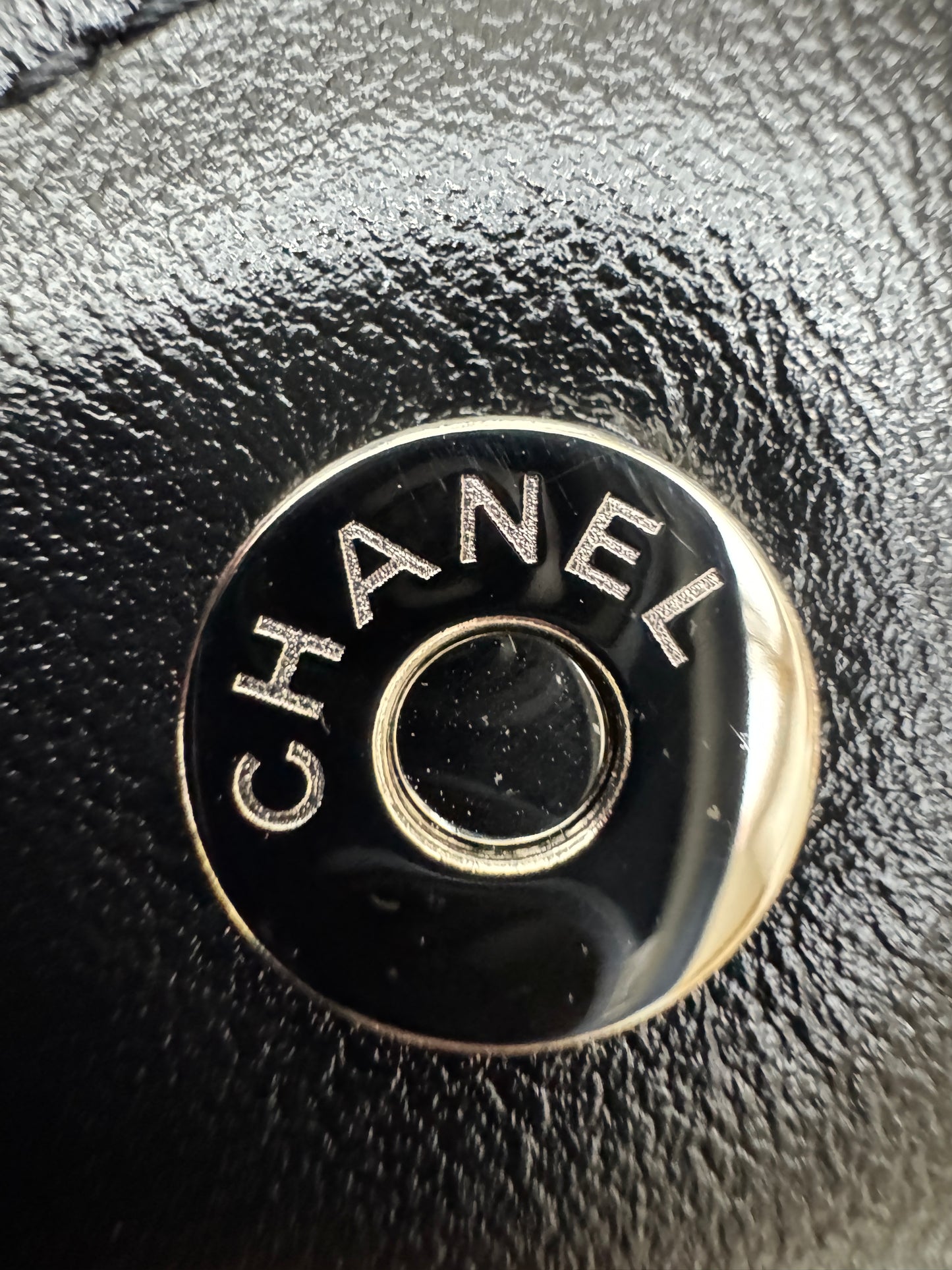 CHANEL 22Bag 黑銀 Medium