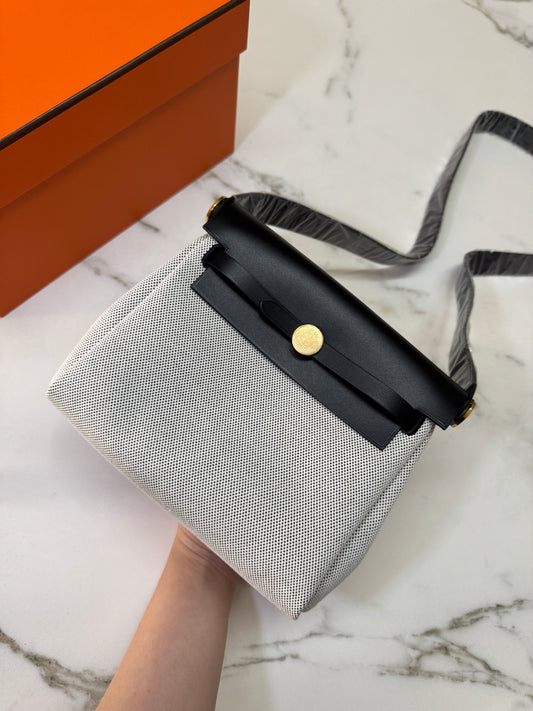 HERMES Mini Herbag 熊貓色 金扣 H Viking 帆布