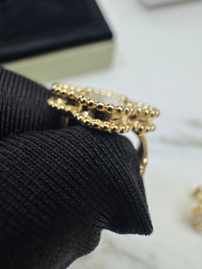 VCA Vintage Alhambra Earrings 白貝母金色