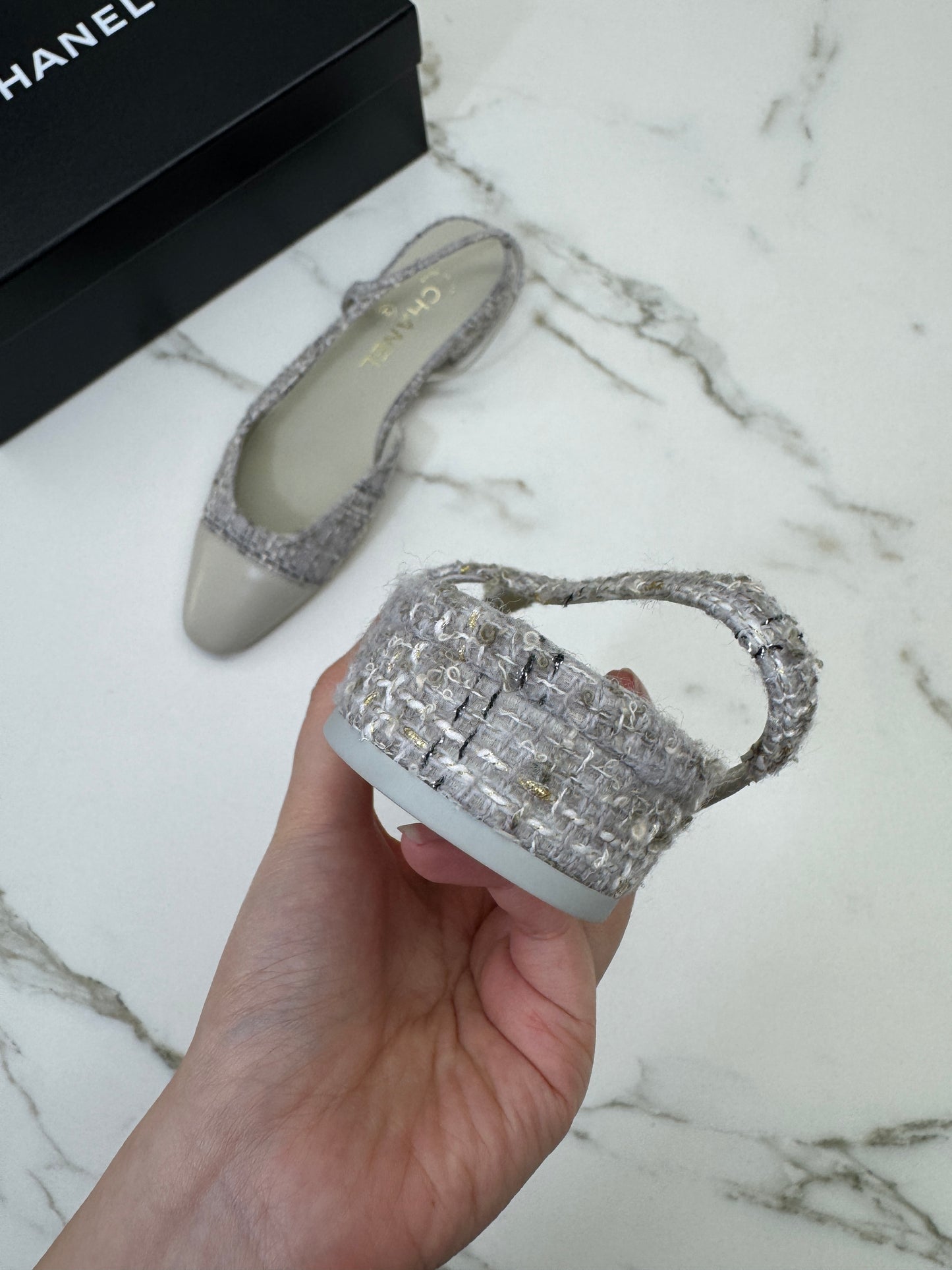 CHANEL 25B 灰白色金絲線Tweed Slingback