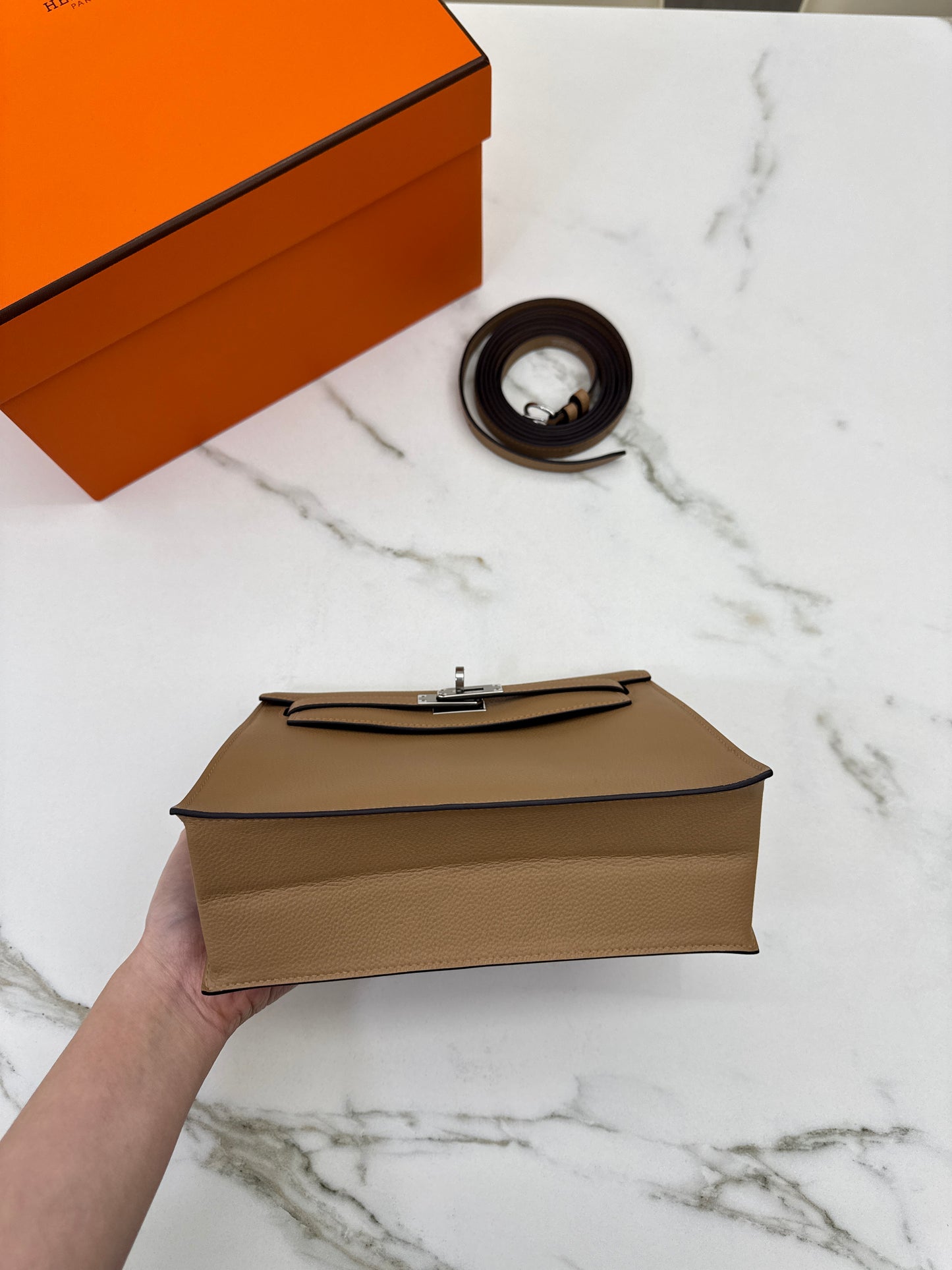 HERMES Kelly Danse 奶茶色銀扣 Chai Evercolor PHW