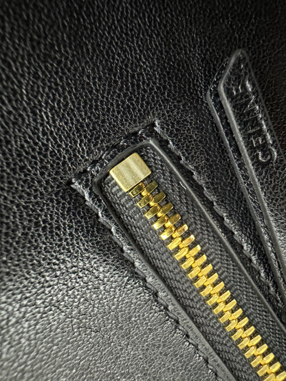 CELINE Soft Triomphe Half Moon 黑色