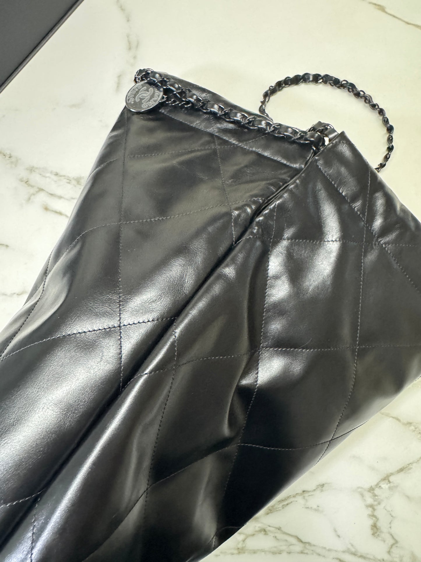 CHANEL 22 Bag Large So Black