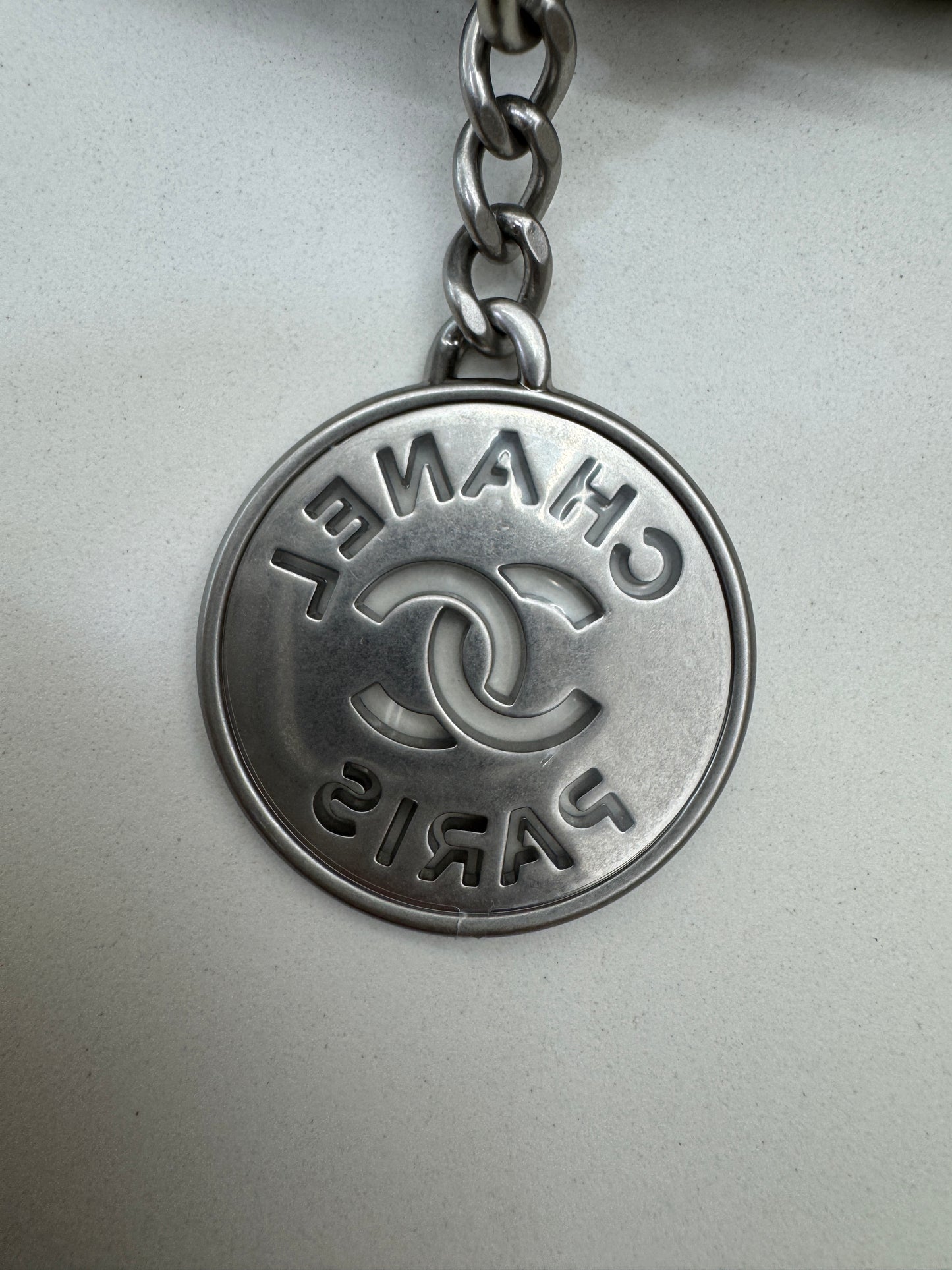 CHANEL 22 Bag Medium 23C淺灰色銀扣