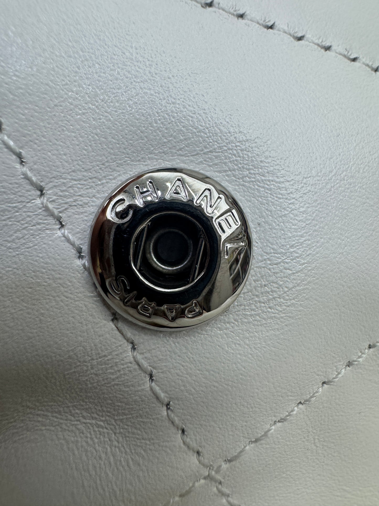 CHANEL 22Bag Small 白銀