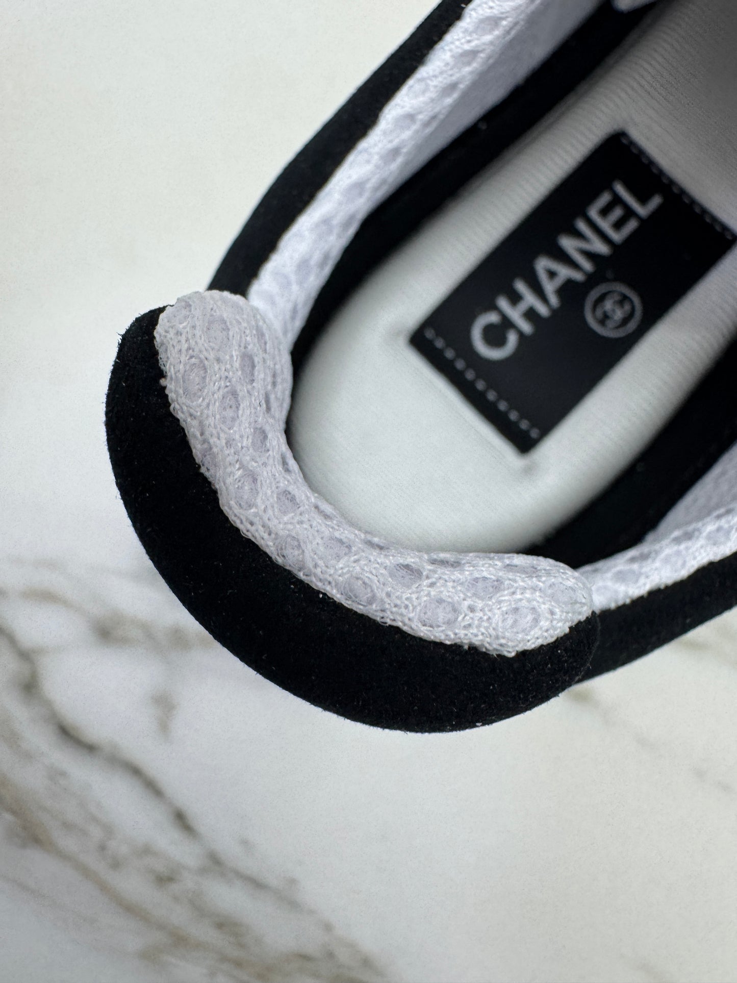 CHANEL 25A 白色運動鞋