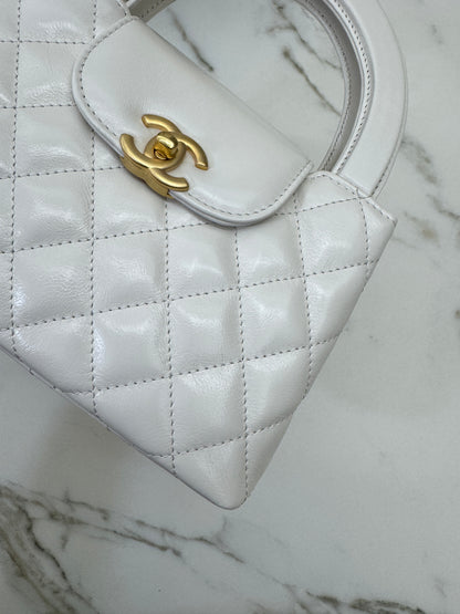 CHANEL Kelly 白色皺紋光面牛皮