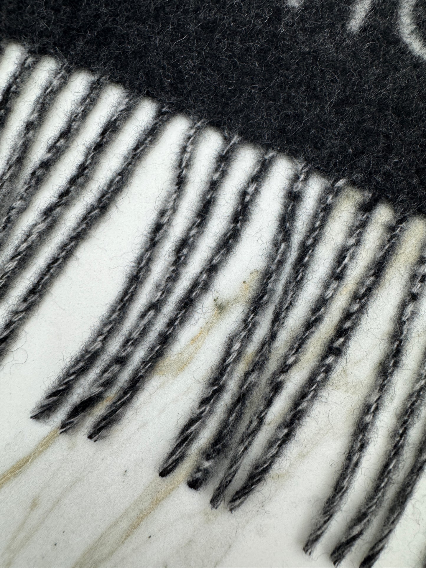 LV Reykjavik Scarf 100% Cashmere Black