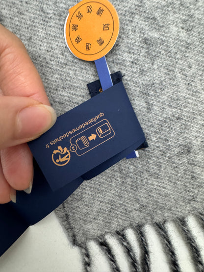 LV Reykjavik Scarf 100% Cashmere Black