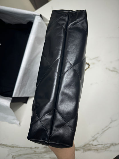 CHANEL 22 Backpack 黑金