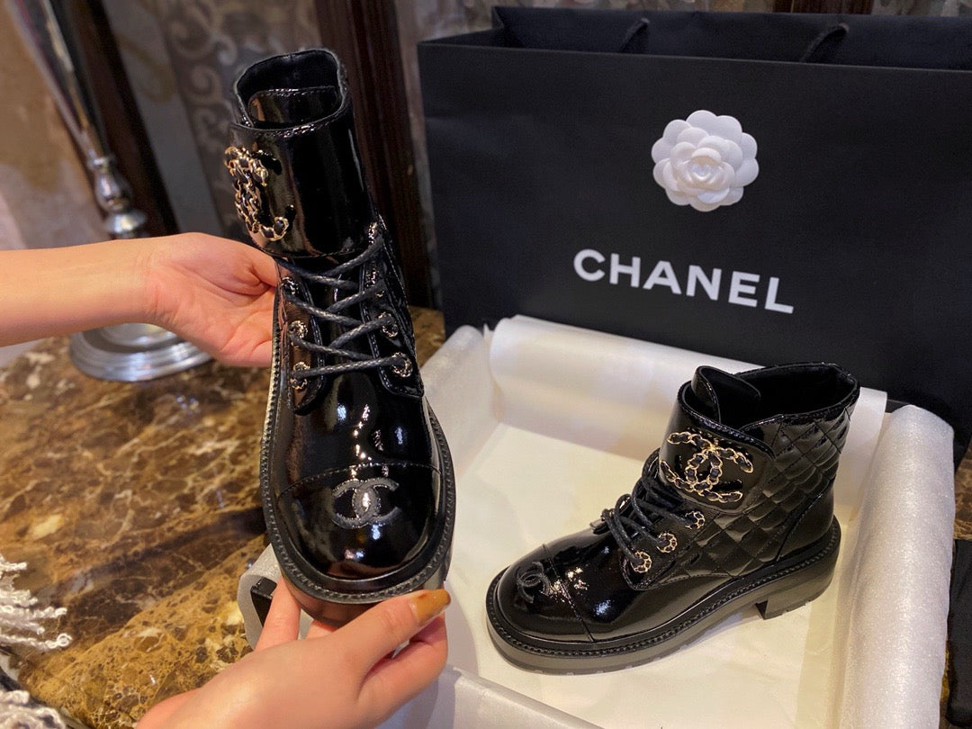 CHANEL 亮面皺牛皮 菱格馬丁靴 大logo