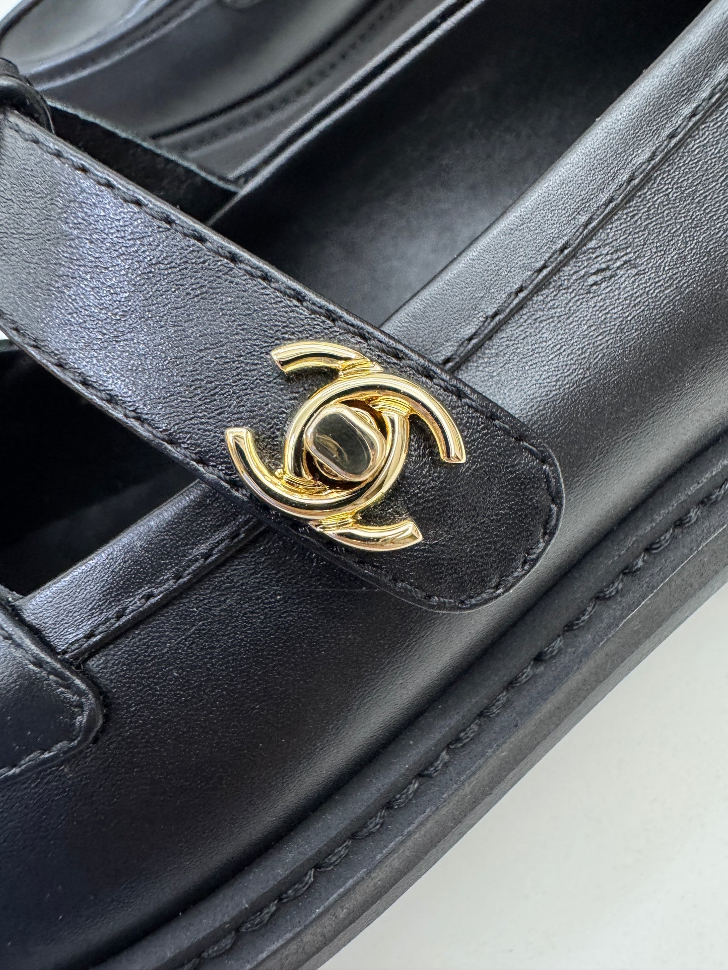 CHANEL 25K T字厚底樂福鞋