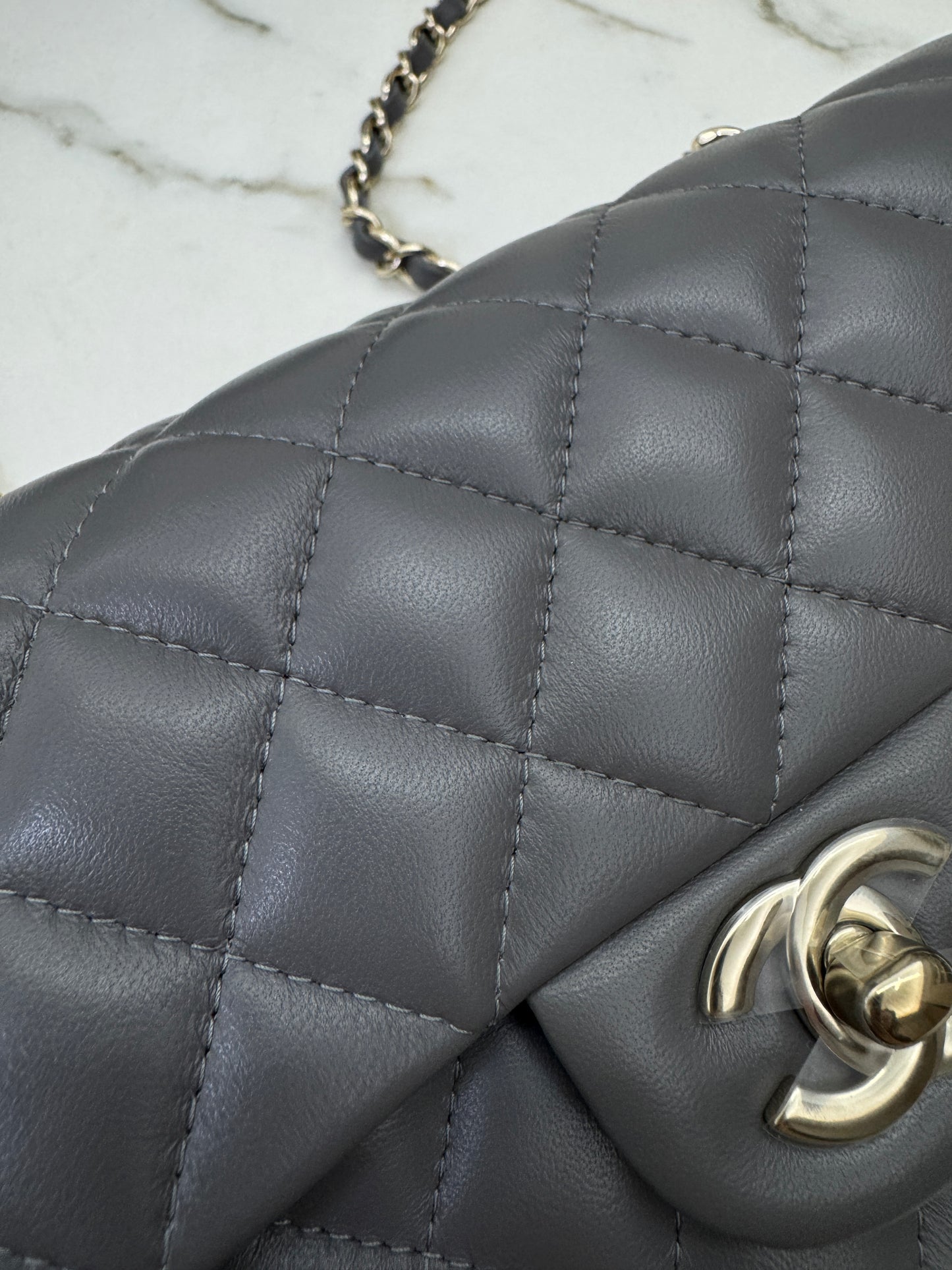 CHANEL Mini CF 深灰色羊皮淺金扣