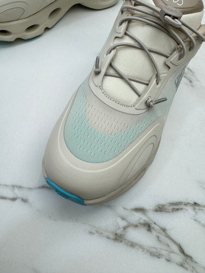 LOEWE X ON 8.0 淺米拼天藍色