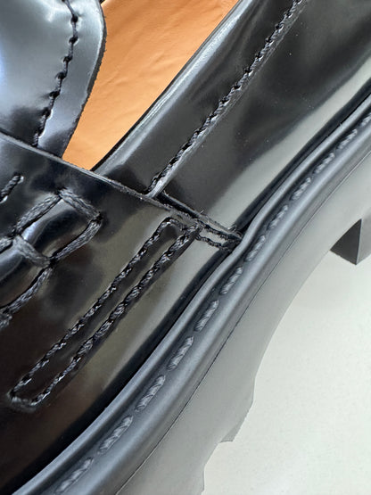 MIU MIU 金幣厚底Loafers 黑色