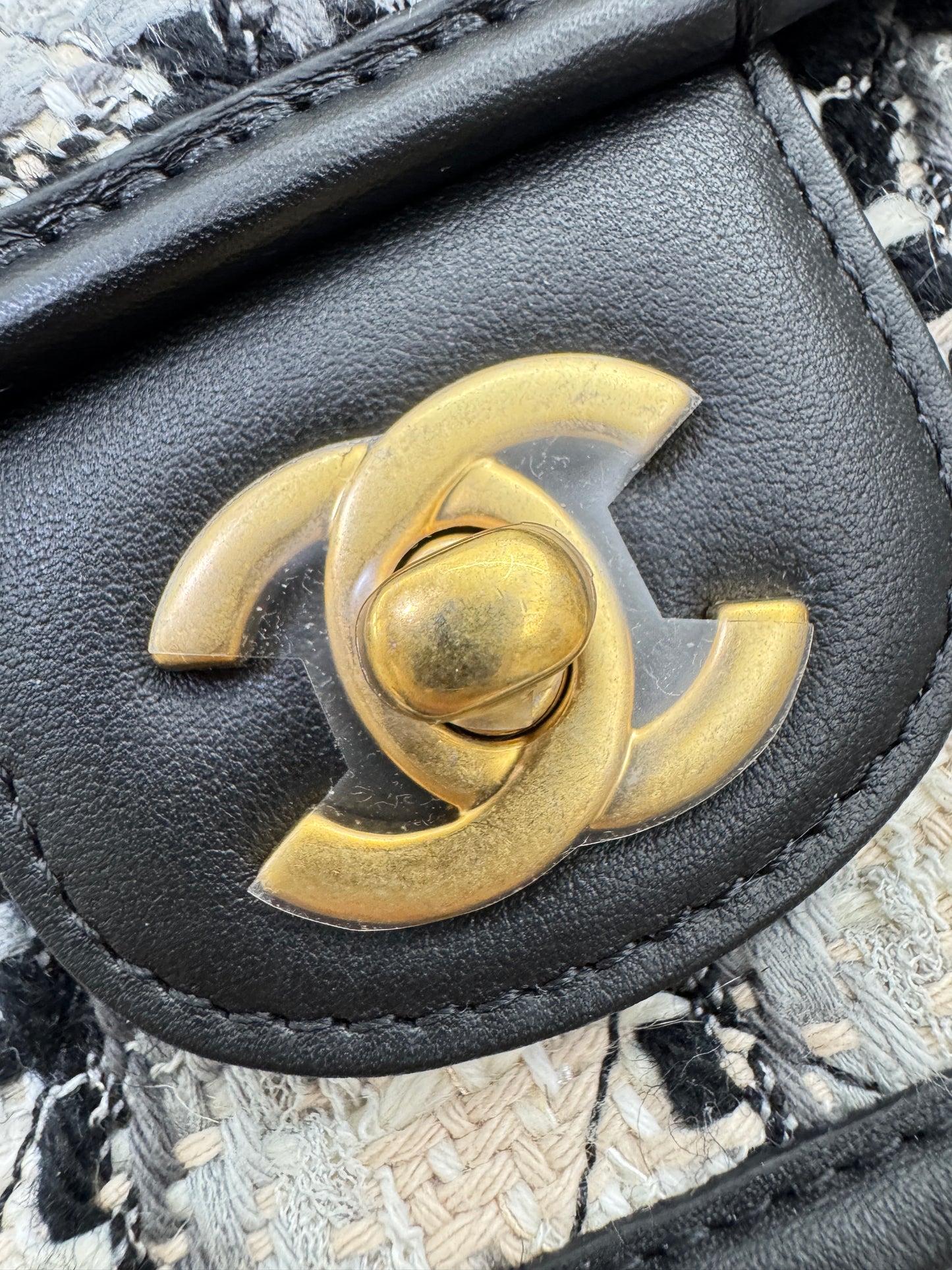 CHANEL 22K 郵差豆腐包 漸變Tweed