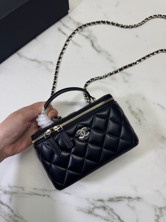 CHANEL 羊皮手柄長盒子 淡金扣