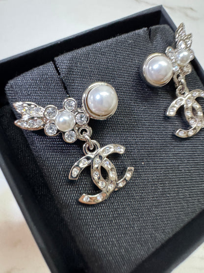 CHANEL 21V 珍珠水鑽耳環