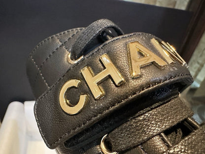 CHANEL 羊皮菱格 機車靴 logo字母￼23A