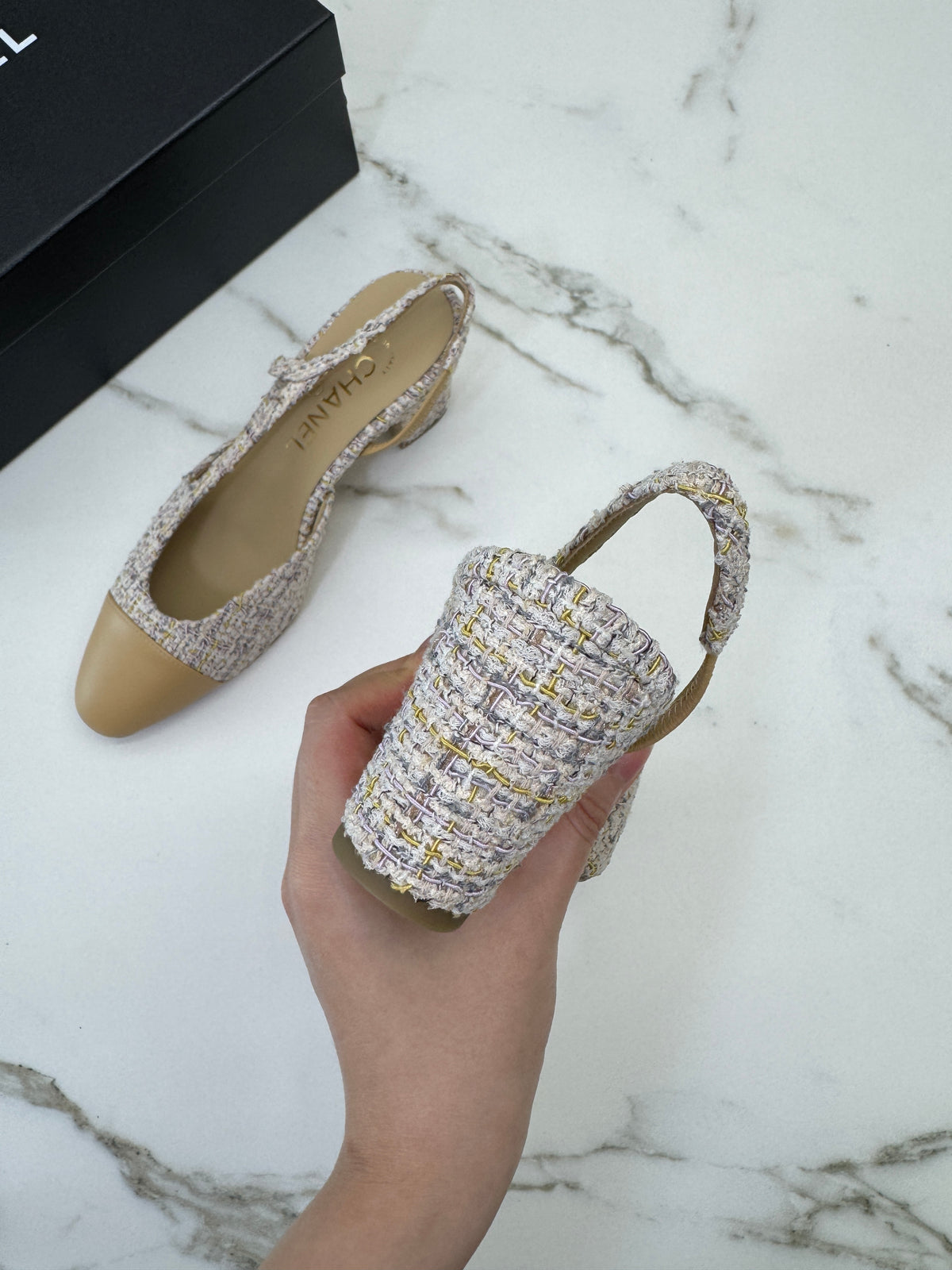 CHANEL 21P 杏色拼米黃紫Tweed Slingback