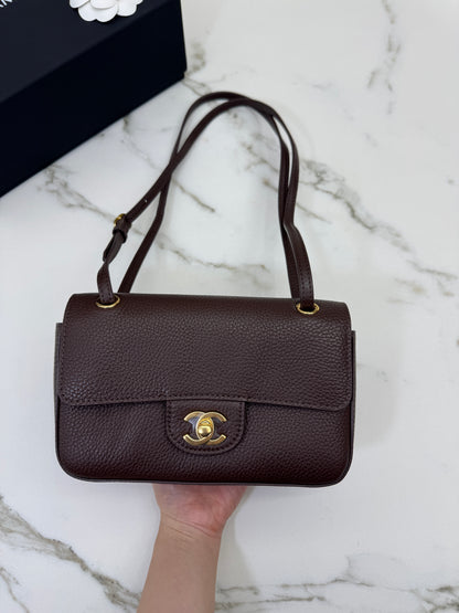 CHANEL Mini Maxi Flap 巧克力色