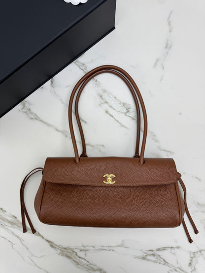 CHANEL 26S Shopping Bag 法棍包 焦糖棕