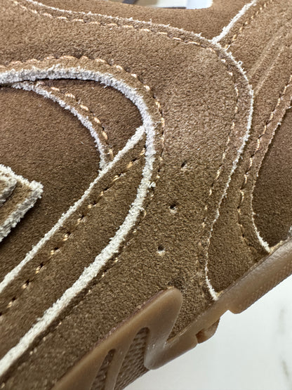 MIU MIU x NEW BALANCE 棕色猄皮軟底運動鞋