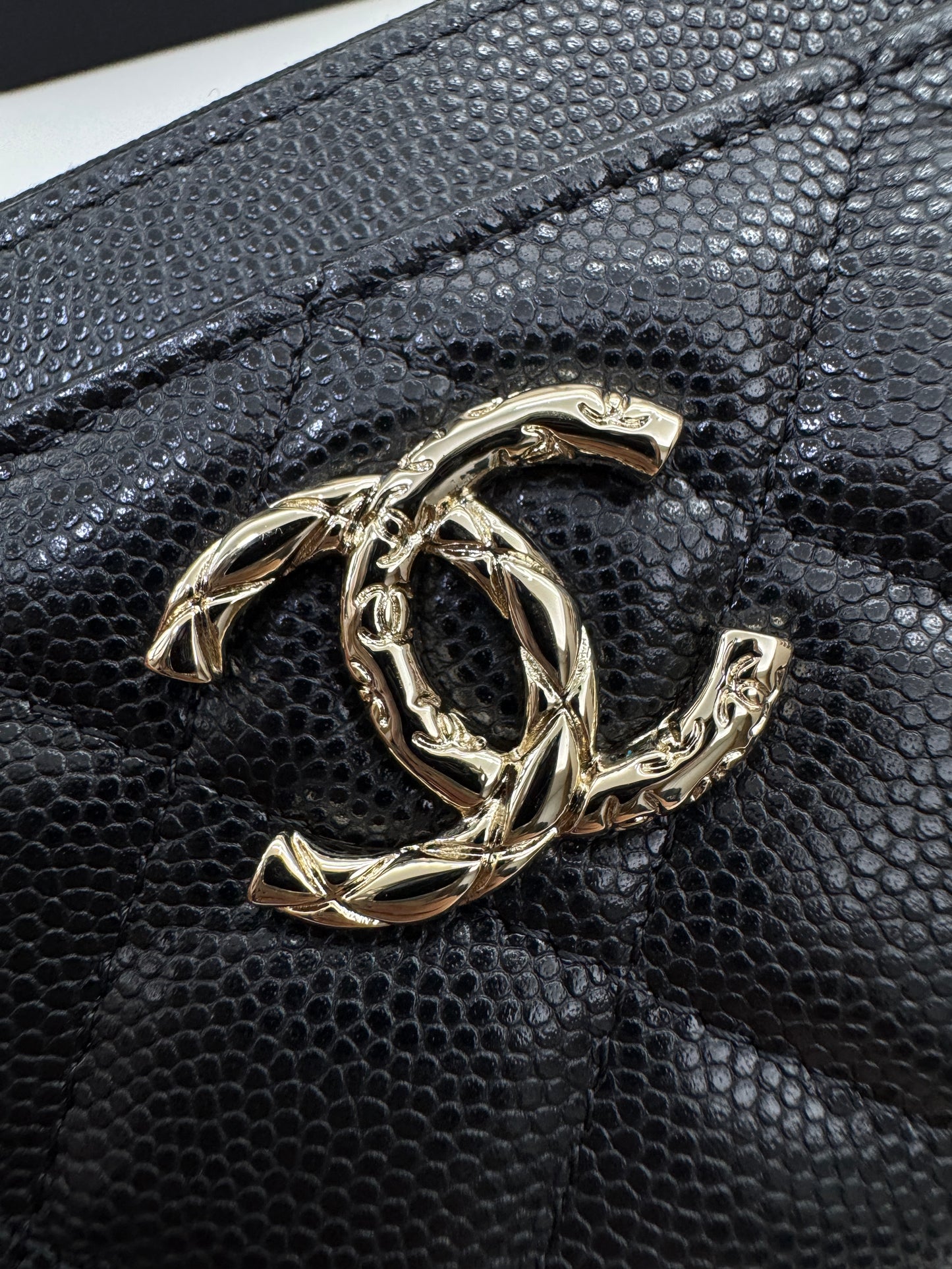 CHANEL L型拉鏈卡包 雕刻菱格扣