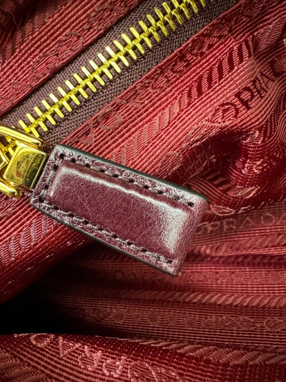 PRADA Bonnie Medium 酒紅油臘皮