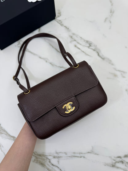 CHANEL Mini Maxi Flap 巧克力色