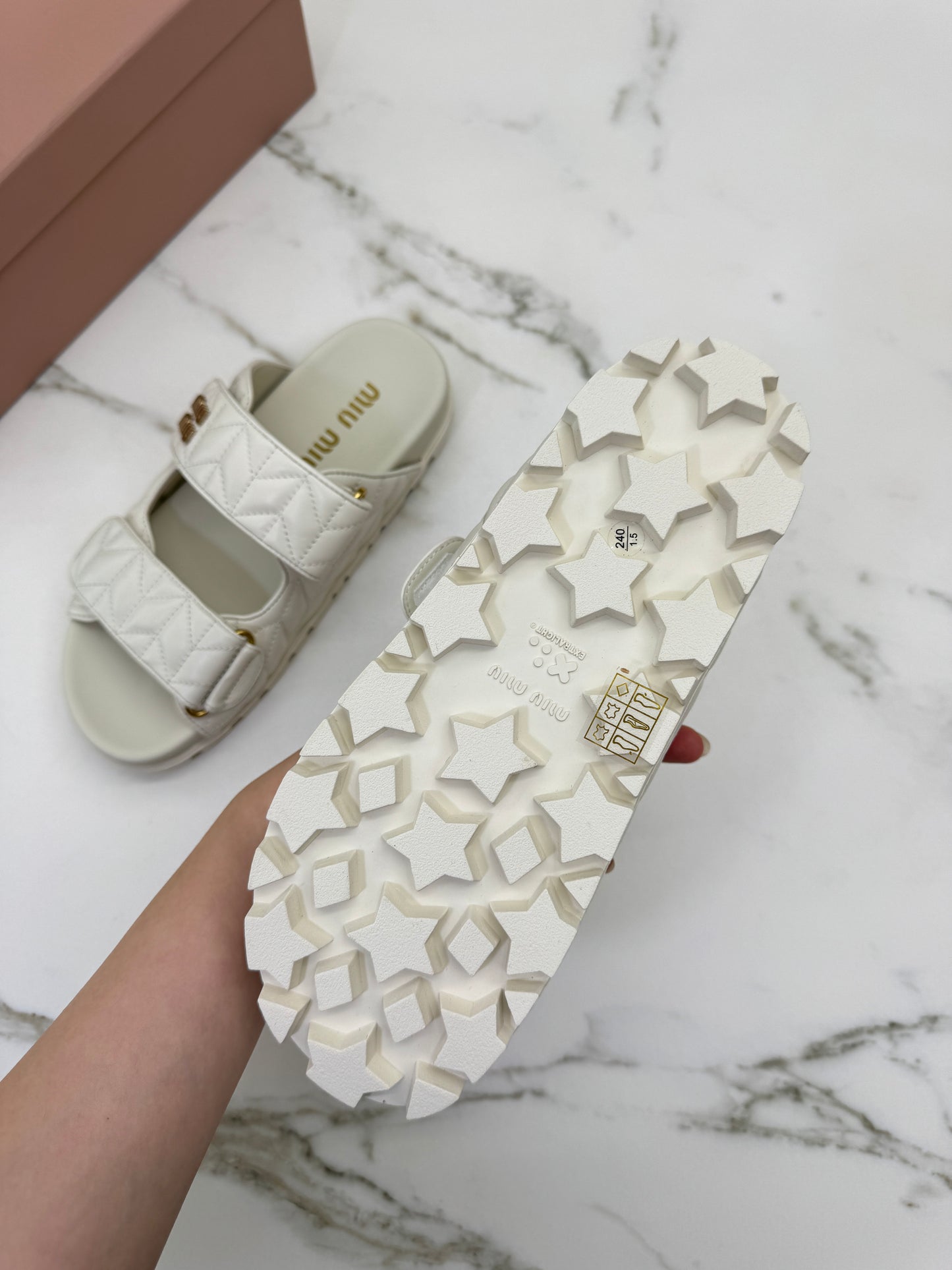 MIU MIU 魔術貼涼鞋 米白色羊皮